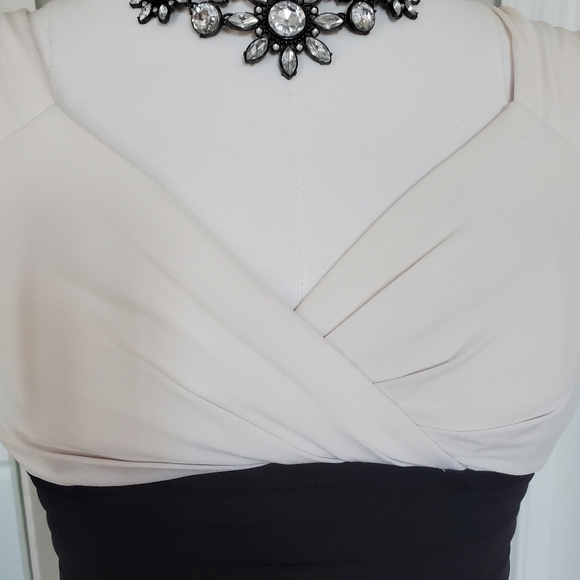 Bodycon two-tone dress - Picture 3 of 10